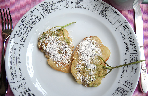 Holderküchle – elderflower pancakes – kuechenkitchen
