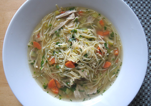 Hühnersuppe, klassisch – classic chicken soup – kuechenkitchen