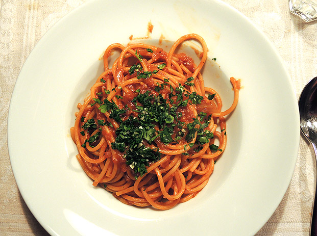 Bucatini mit karamellisierten Schalotten – pasta with carmelized ...